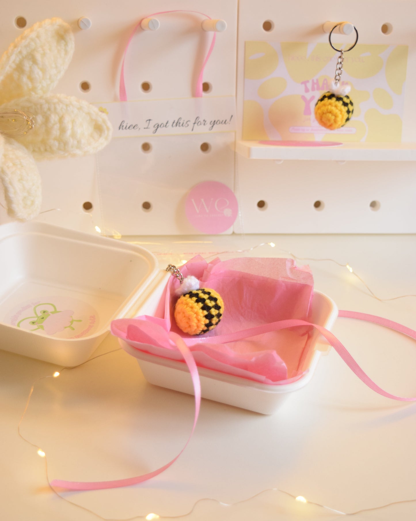Tiny bee keychain